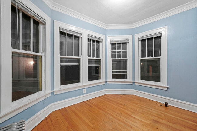 Building Photo - 304 S Kenilworth Ave
