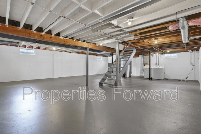 Building Photo - 3127 Thomas Ave