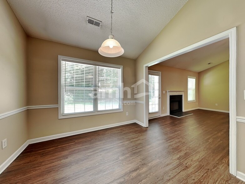 Building Photo - 213 Fiddlers Knoll Ct