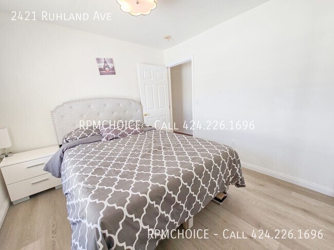 Building Photo - 2421 Ruhland Ave