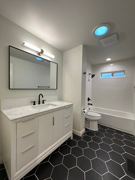 Building Photo - 15030 SW 150th Ct