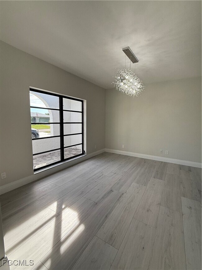 Building Photo - 711 SE 33rd Terrace