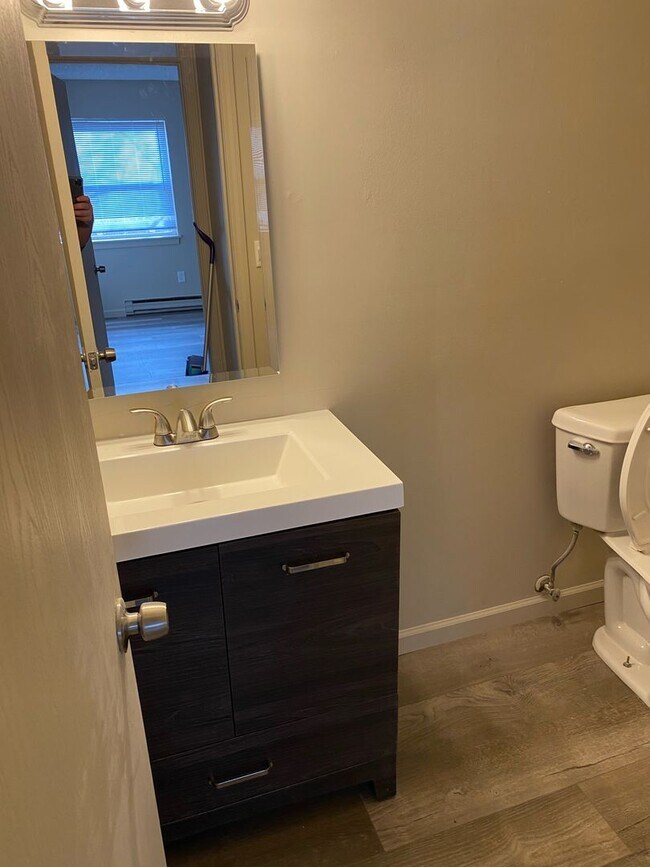 Building Photo - 2 Bedroom Ground Level Apartment in Columbia