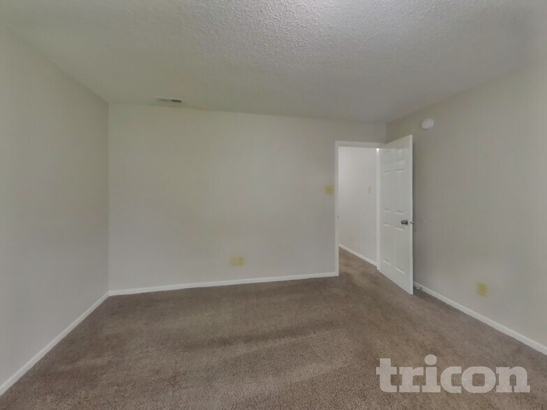 Building Photo - 8643 Hopewell Ct