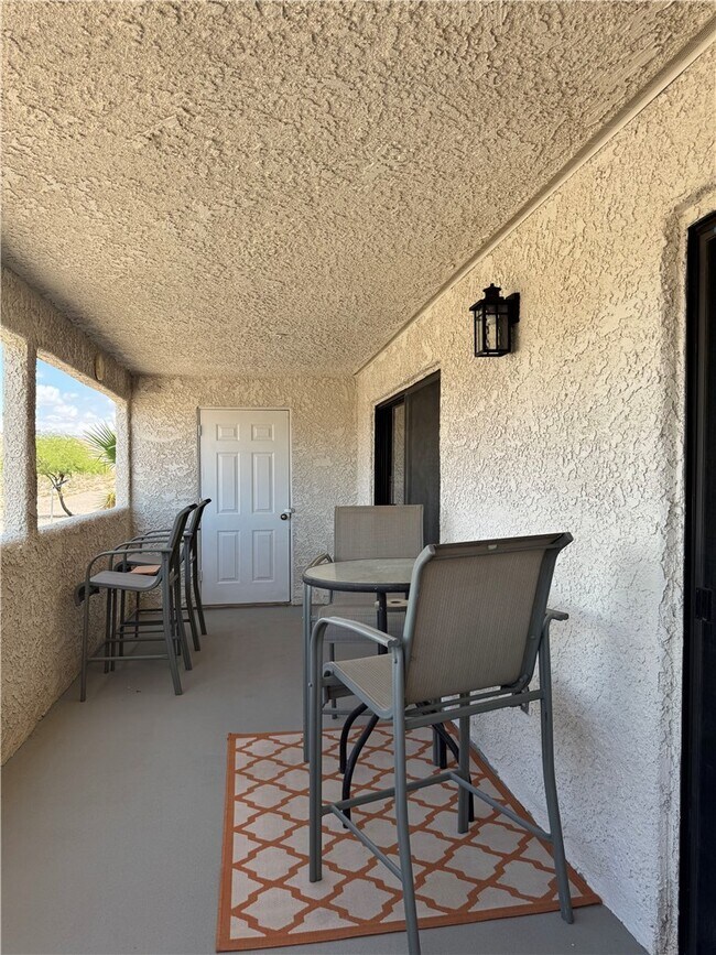 Building Photo - 2022 Merrill Ln