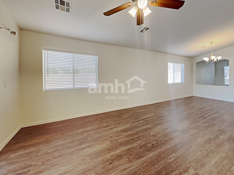 Building Photo - 1808 S 106th Ln