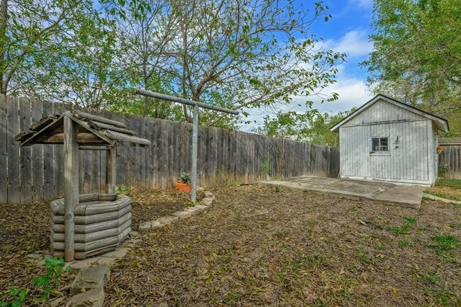 Building Photo - 5704 Cedardale Dr