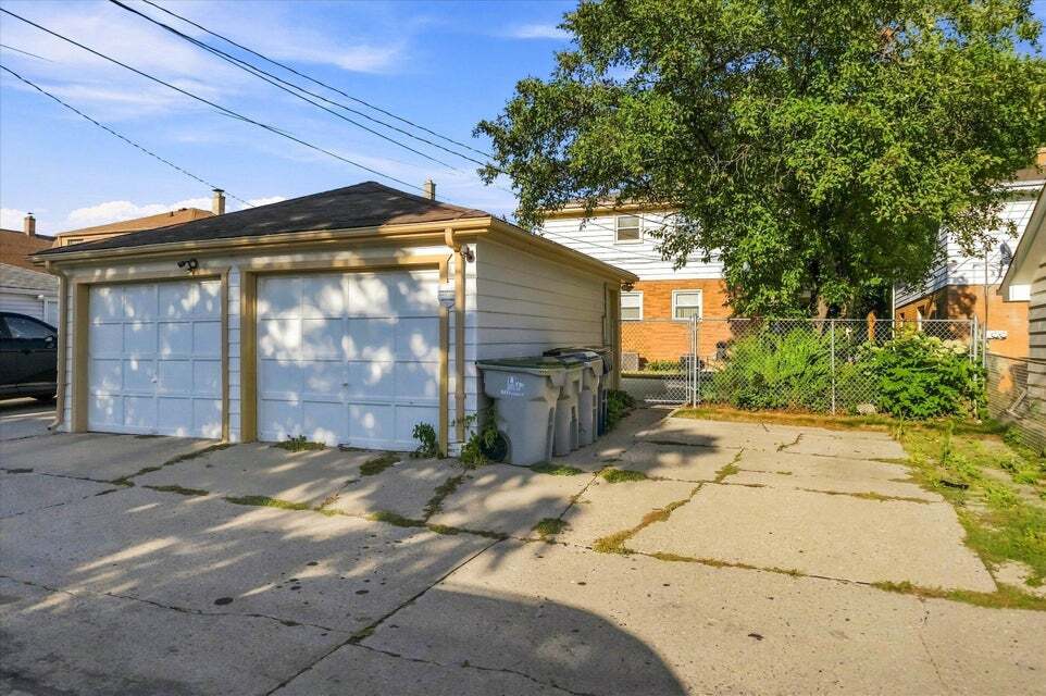 Garage - 4431 N 62nd St
