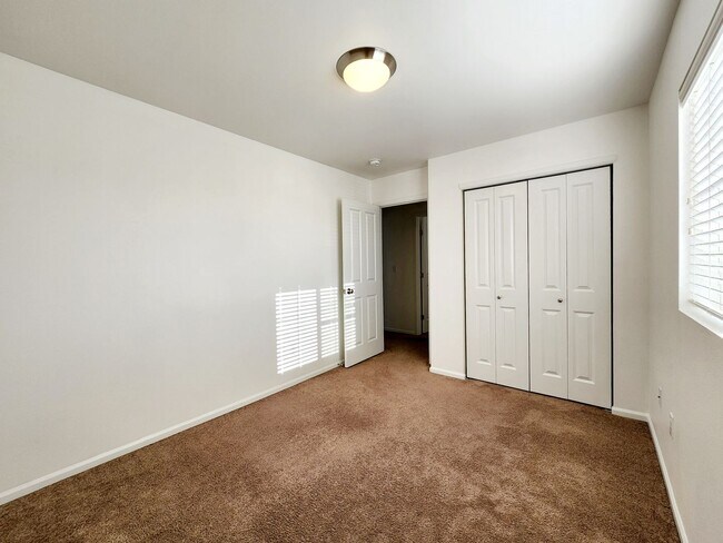Building Photo - Prime Amber Skyline Home for Lease: Comfort and Convenience Await