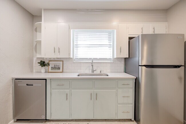 Building Photo - 1332 Kansas St