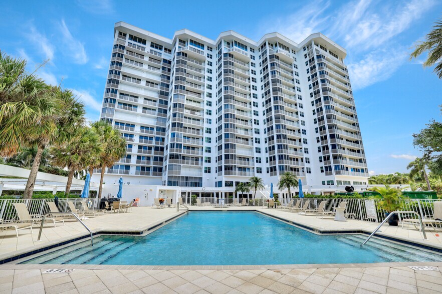 Building Photo - 6361 Pelican Bay Blvd