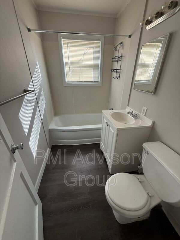 Building Photo - 529 SE 36th St