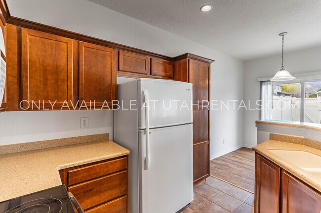 Building Photo - 211 Greenfield Cir