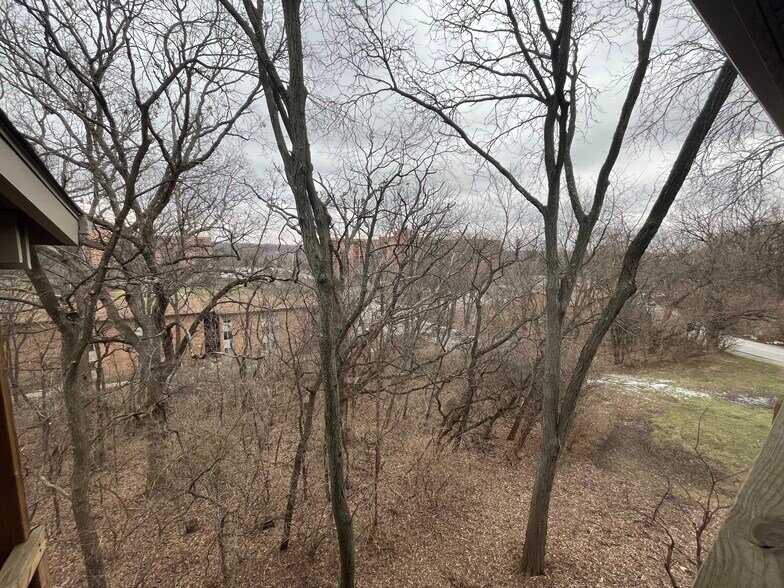 Building Photo - 5821 Oakwood Dr