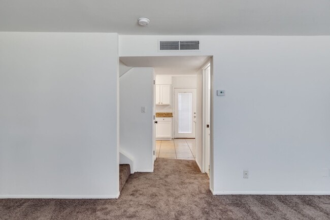 Building Photo - Remodeled 3/2 off Indian School & 43rd Ave