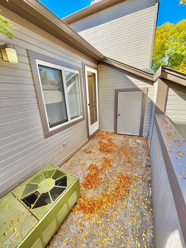 Building Photo - Stylish & Updated 1-Bedroom Loft Retreat i...