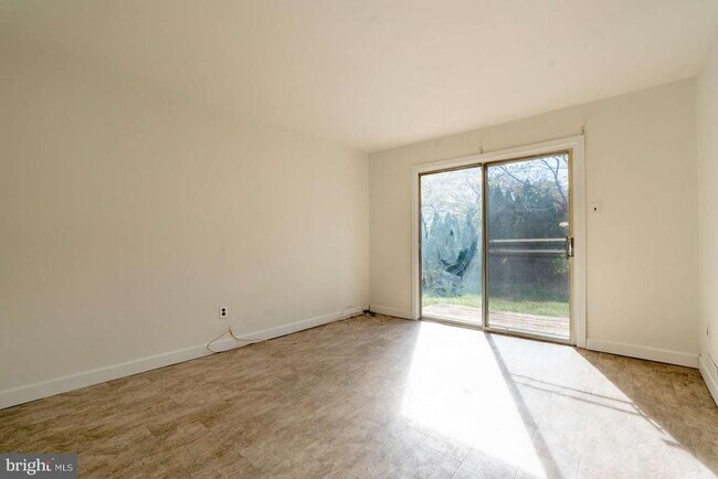 Building Photo - 1558 Specht Pl