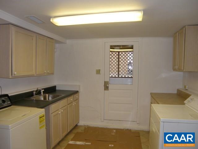 Building Photo - 423 Lexington Ave