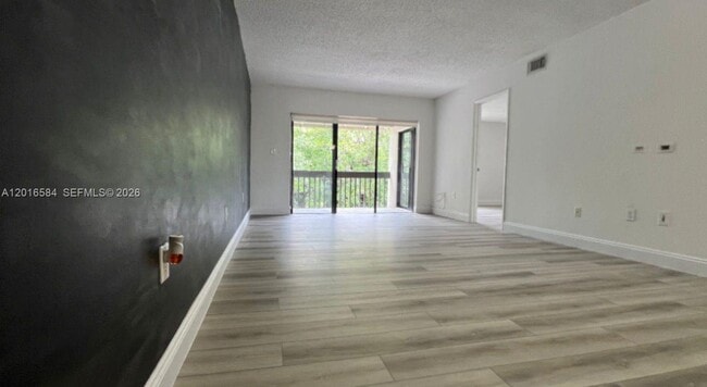 Building Photo - 8885 Fontainebleau Blvd