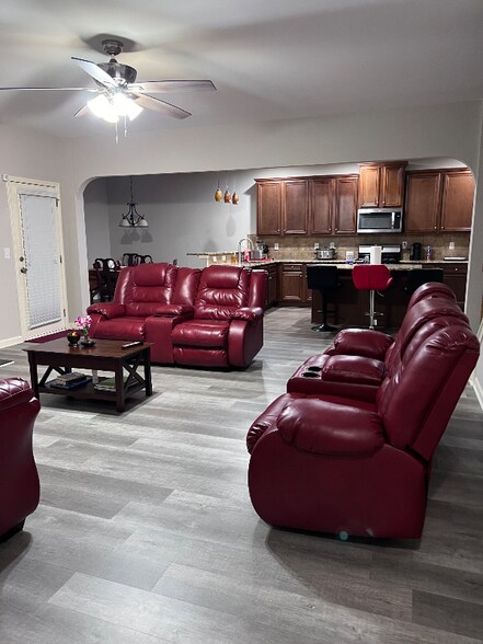 Building Photo - 1432 English Manor Cir