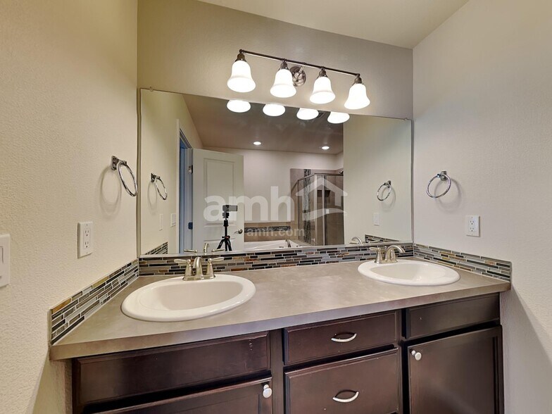 Building Photo - 9124 NE 167th Ct
