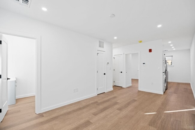 Building Photo - Welcome to the Oswalds Place Apartments!