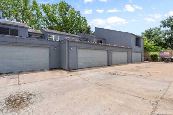 Building Photo - 9005 Imogene St
