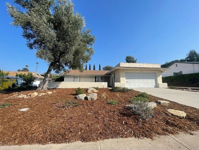 Building Photo - Beautiful 55+ home in the Seven Oaks Community!