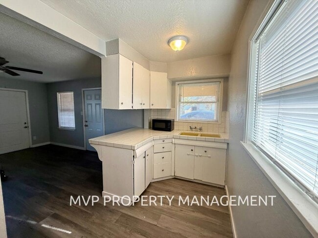 Building Photo - 444 Dodge Ave