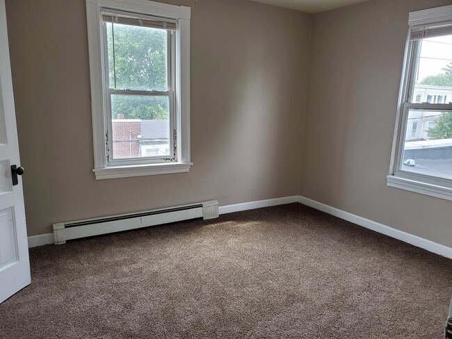 Building Photo - 602 N Plum St