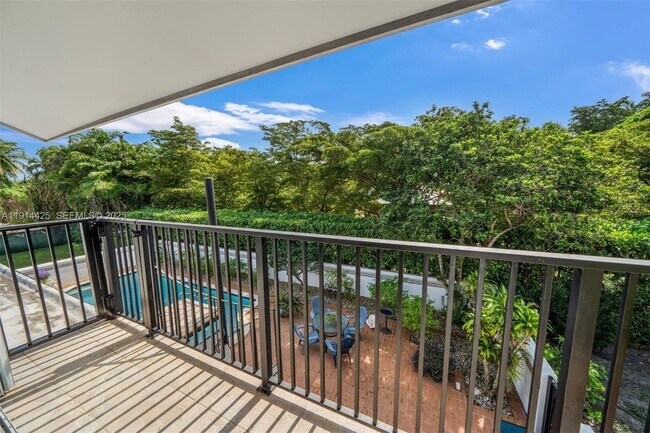 Building Photo - 10645 SW 89th Ct