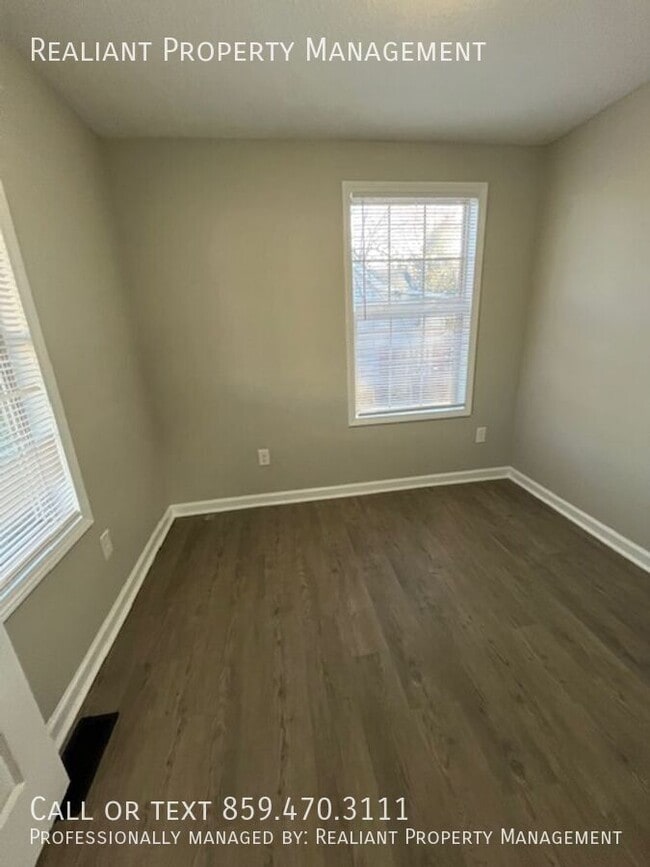 Building Photo - 400 Broadway-