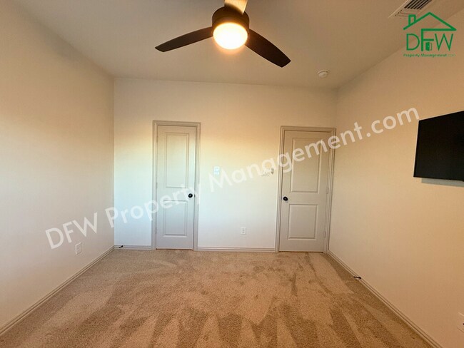 Building Photo - Spacious 3-Bedroom Townhome in Prime Arlington Location – Stylish, Modern, and Move-In Ready!