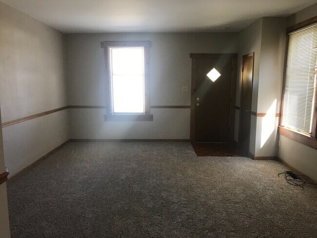 Building Photo - COMING SOON! Cute South County Cottage with White Picket fence, and  Garage