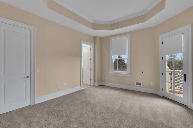 Building Photo - 1021 Oval Rd
