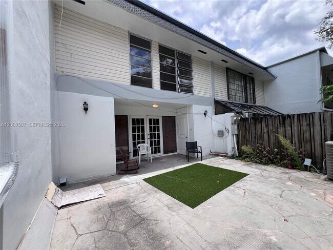 Building Photo - 2750 N 34th Ave