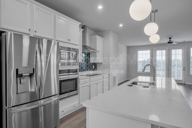 Building Photo - 1413 Kerr Dr