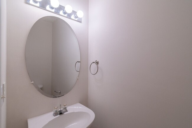 Building Photo - Spacious Home with Oversized Bedrooms & Op...