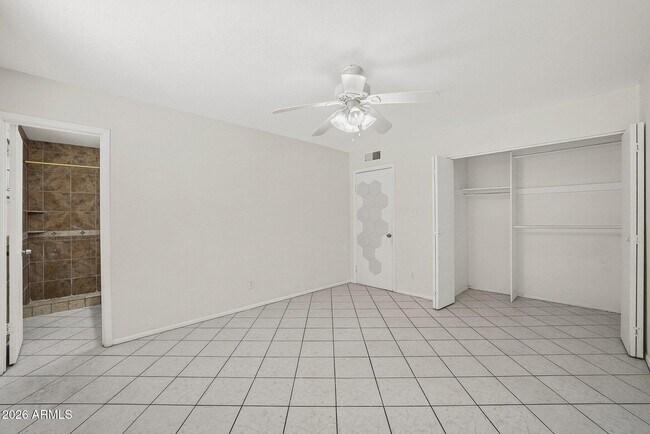 Building Photo - 1137 E Bishop Dr