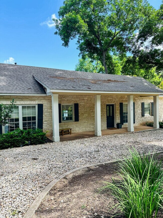 Building Photo - *** Lake Austin House * Waterfront * Lush 2 Acre Yard w/ Boat Dock * Pet Friendly * Fully Furnish...