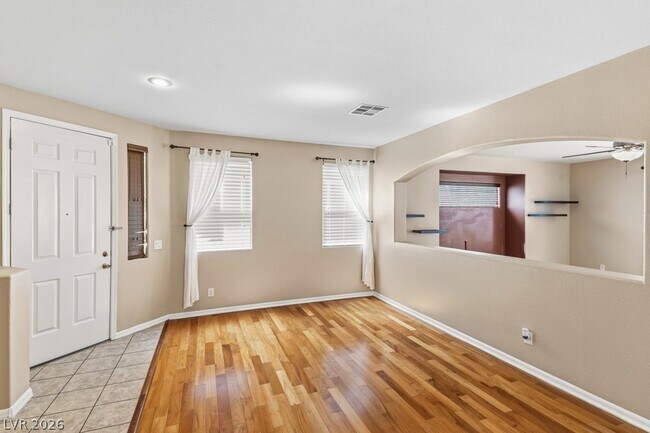 Building Photo - 527 Newberry Springs Dr