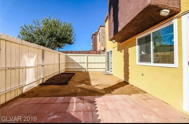 Building Photo - 1511 Living Desert Dr
