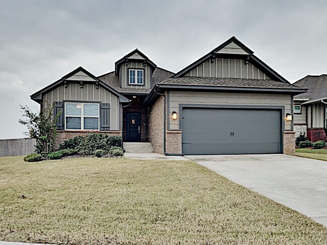 Building Photo - 4 Bedroom 2 Bathroom 2 Car Garage Home with Storm Shelter in East Edmond