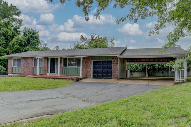 Building Photo - Beautiful renovated three bedroom house