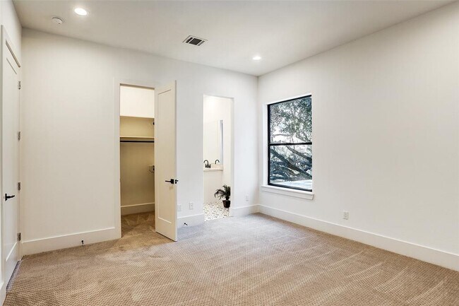 Building Photo - 3021 Maroneal St