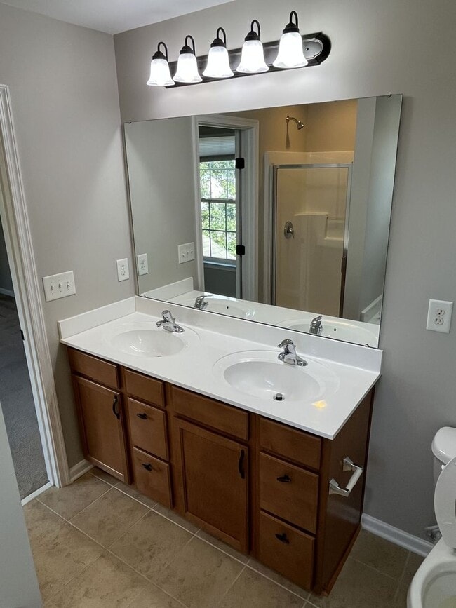 Building Photo - Beautiful 2 Story Corner Lot 3 Bed home in...