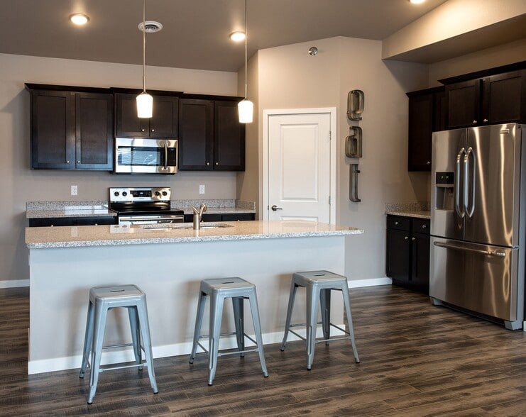 Primary Photo - Shadow Crest - Luxury Townhomes