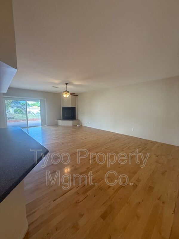 Building Photo - 626 2nd Ave