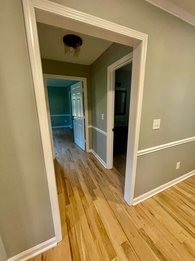 Building Photo - Welcome to this stunning 3-bedroom, 2.5-ba...