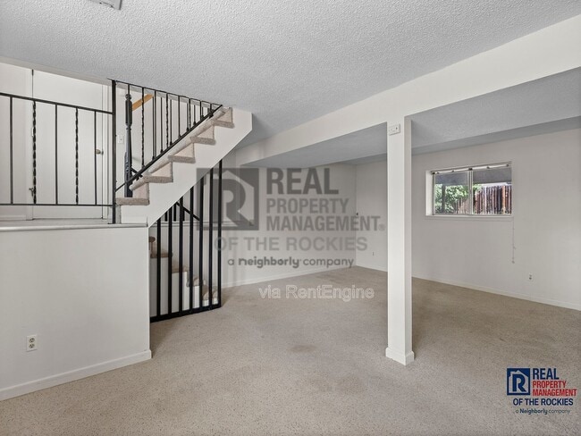 Building Photo - 412 Towhee St